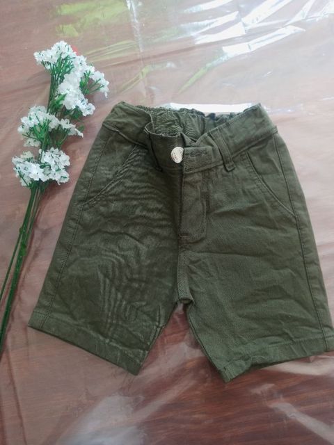 Bermuda gabardina verde