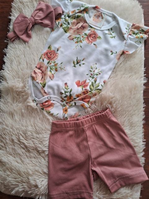 Conjunto blanco rosas